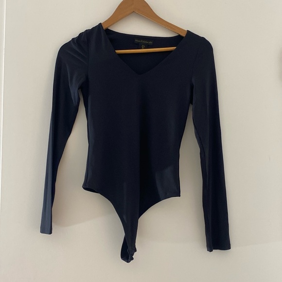 House of Harlow Black Long Sleeve V- Neck Thong Bodysuit w/ Snap Crotch - Picture 3 of 8